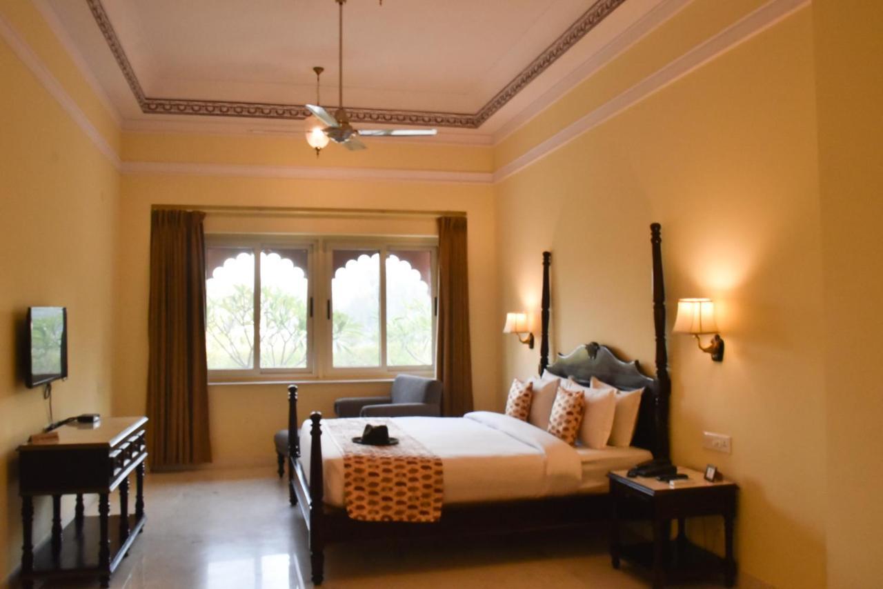Umaid Palace - A Lakeside Heritage Palace Resort Near Jaipur Close To Bhangarh & Chand Baori Stepwell Abhaneri Dubbi Luaran gambar