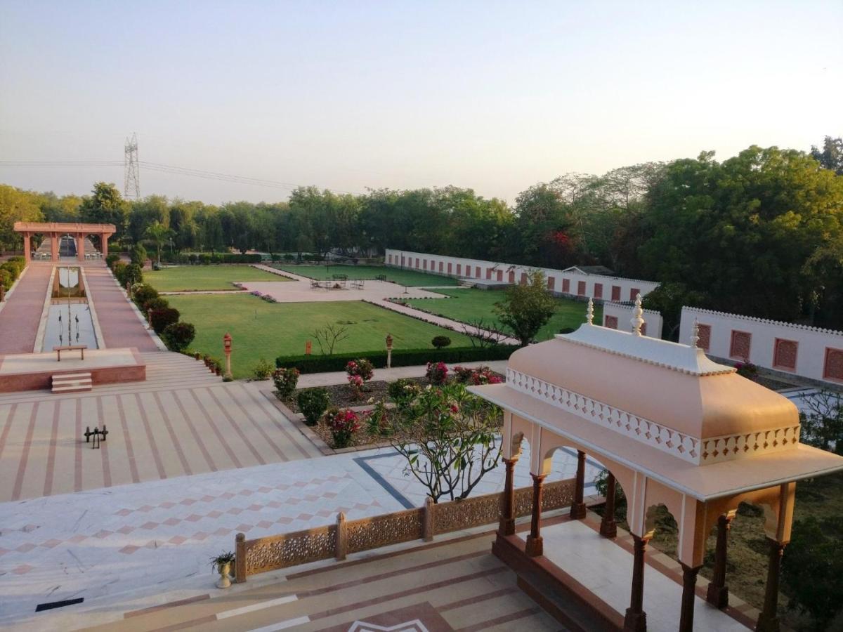 Umaid Palace - A Lakeside Heritage Palace Resort Near Jaipur Close To Bhangarh & Chand Baori Stepwell Abhaneri Dubbi Luaran gambar