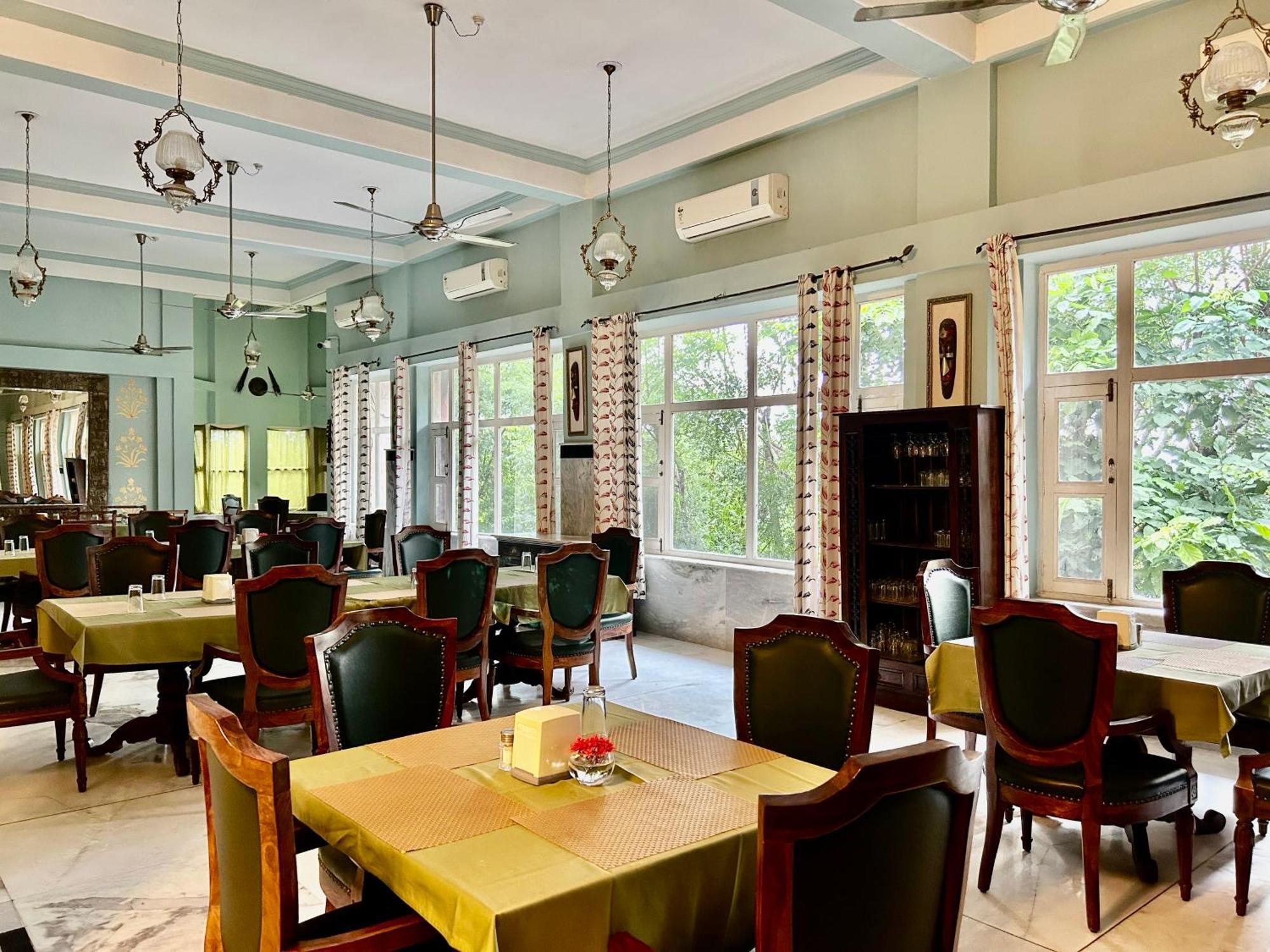 Umaid Palace - A Lakeside Heritage Palace Resort Near Jaipur Close To Bhangarh & Chand Baori Stepwell Abhaneri Dubbi Luaran gambar