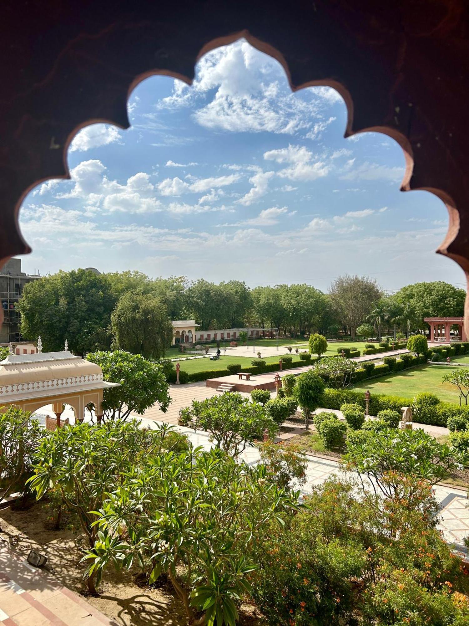 Umaid Palace - A Lakeside Heritage Palace Resort Near Jaipur Close To Bhangarh & Chand Baori Stepwell Abhaneri Dubbi Luaran gambar