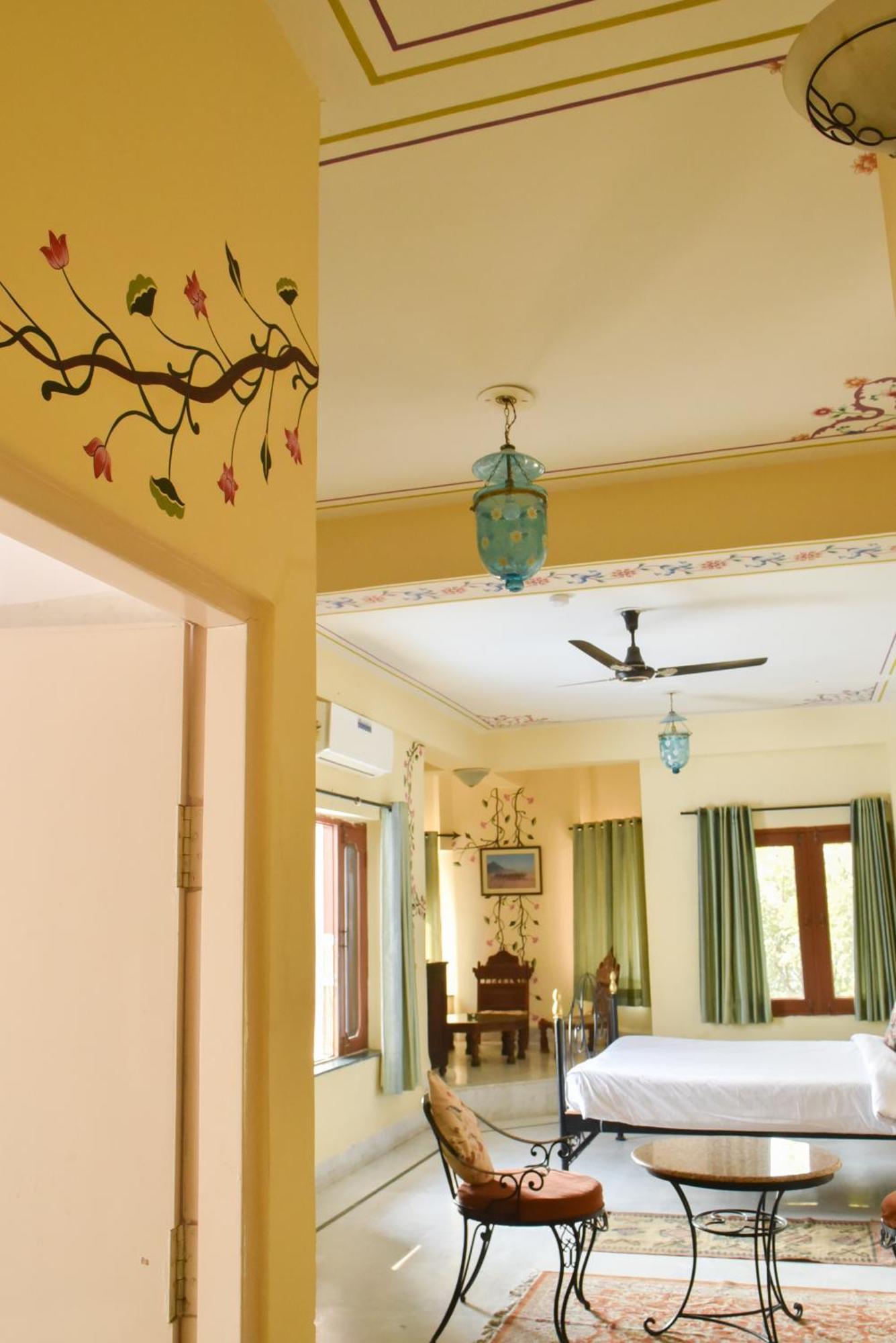 Umaid Palace - A Lakeside Heritage Palace Resort Near Jaipur Close To Bhangarh & Chand Baori Stepwell Abhaneri Dubbi Bilik gambar