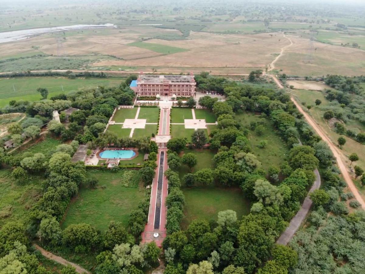 Umaid Palace - A Lakeside Heritage Palace Resort Near Jaipur Close To Bhangarh & Chand Baori Stepwell Abhaneri Dubbi Luaran gambar